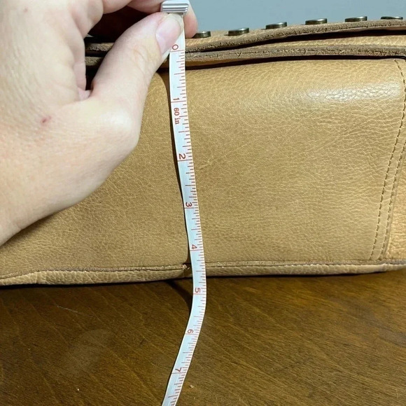 Anthropologie Mo and Co. light brown pebbled leather messenger/Crossbody bag - Picture 10 of 11